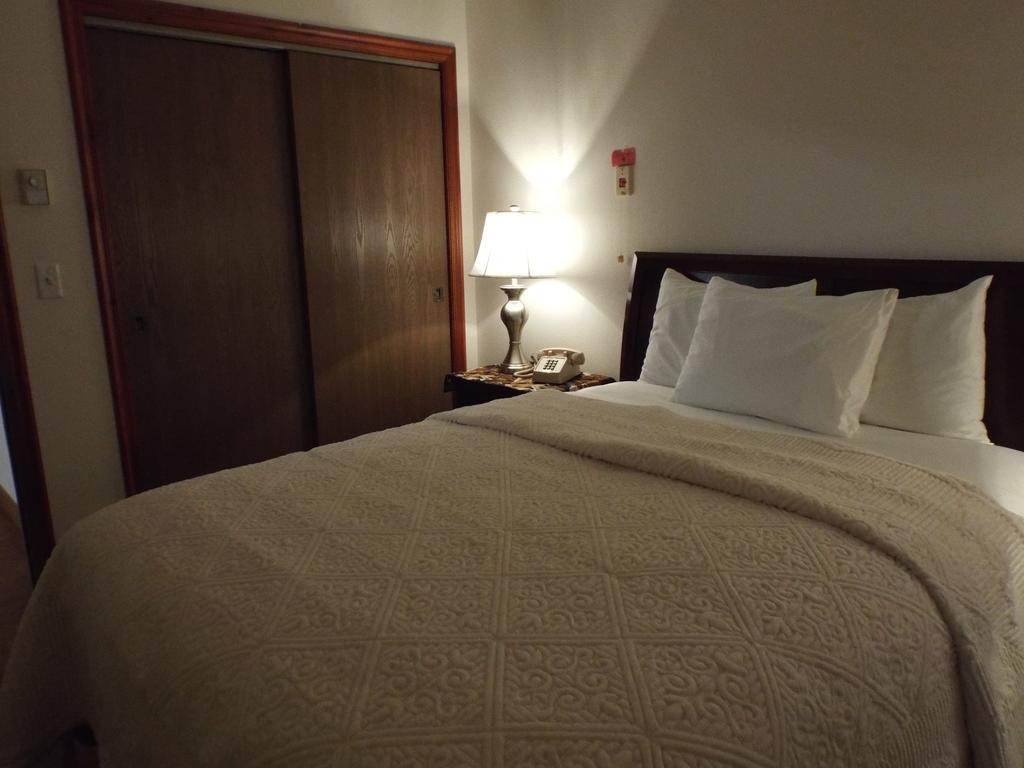 Greenwood Village Inn & Suites Kalispell Room photo
