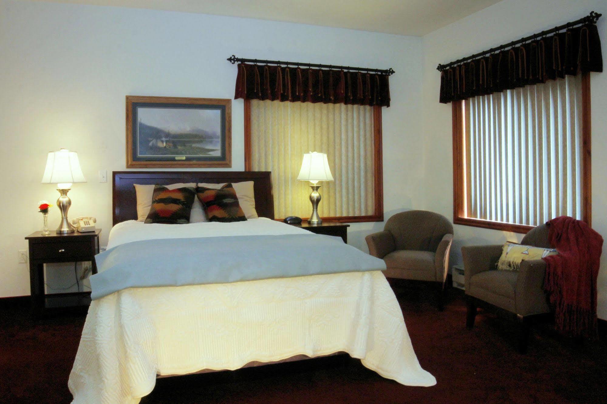 Greenwood Village Inn & Suites Kalispell Exterior photo
